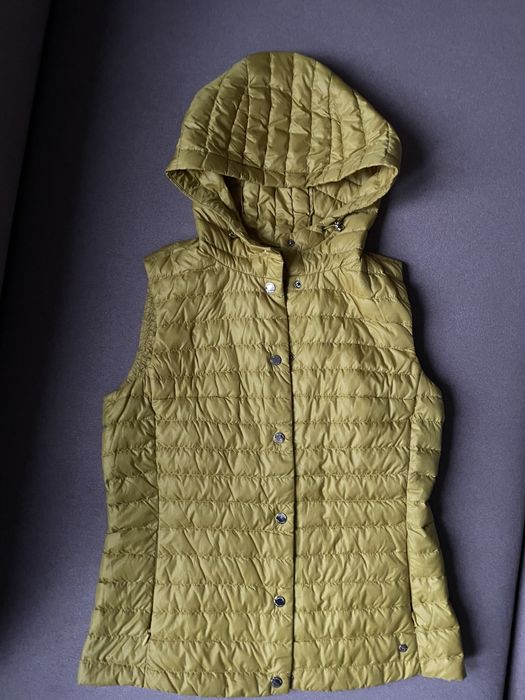 Bezrękawnik damski z kapturem, z puchem marki Massimo Dutti