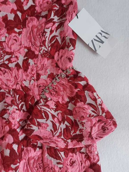 ZARA - mini sukienka z baskinką żakardowa dekolt serce S 36