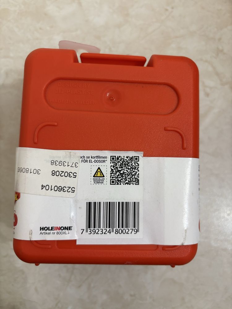 System magnetycznego wyszukiwania puszek elektrycznych hole in one