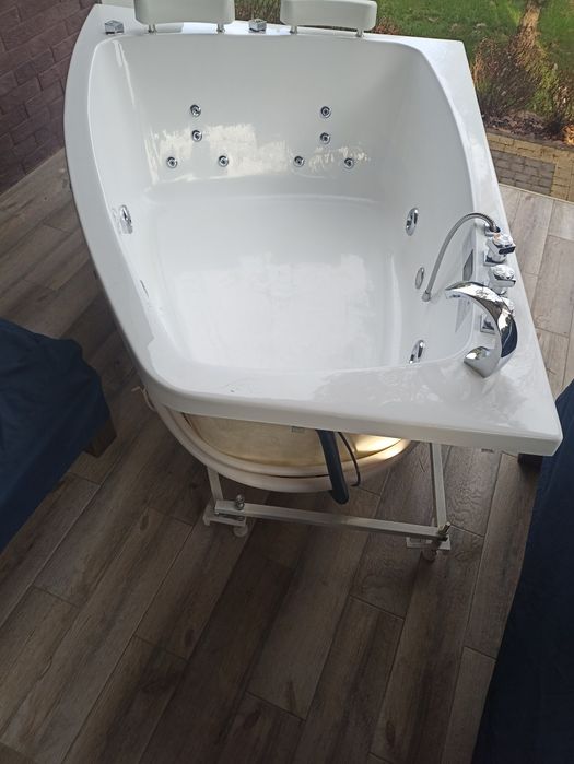 Продам ванну джакузі
