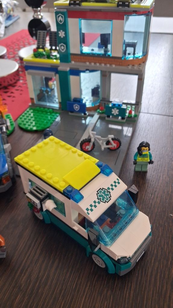 LEGO City, klocki, Parking dla pojazdów uprzywilejowanych, 60371