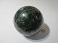 Naturalny kamień Nefryt w formie polerowanych kul