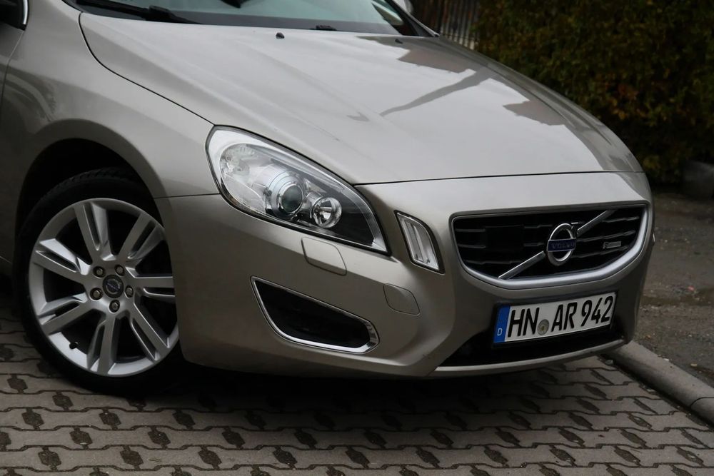 Volvo V60 Volvo V60 2.4 D5 215KM Manual Summum Full Opcja Z Niemiec