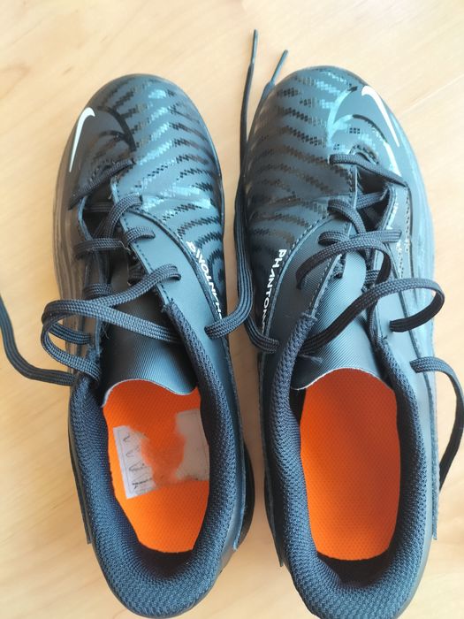 Tênis futebol pretos Nike Phantom