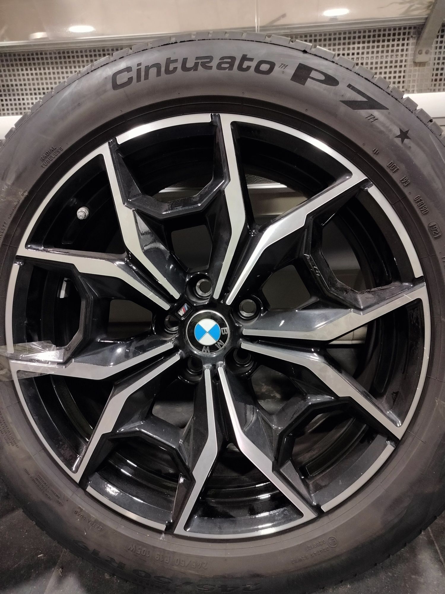 Komplet felg BMW G01 19 cal z oponami letnimi Pirelli Cinturato P7