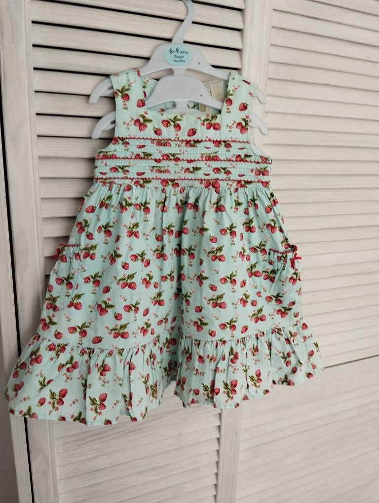 Piękna sukienka w poziomki truskawki strawberry faire 92 cm
