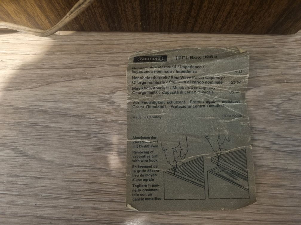 Głośnik stary z obudowy drewnianej