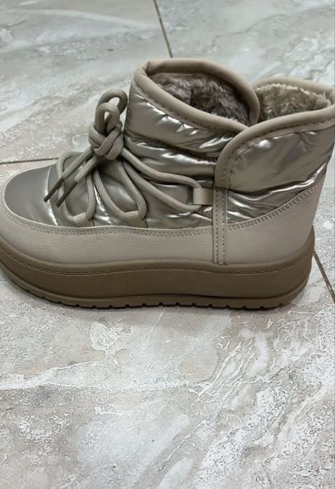 Зимове взуття ( уггі, чоботи, снігоходи)