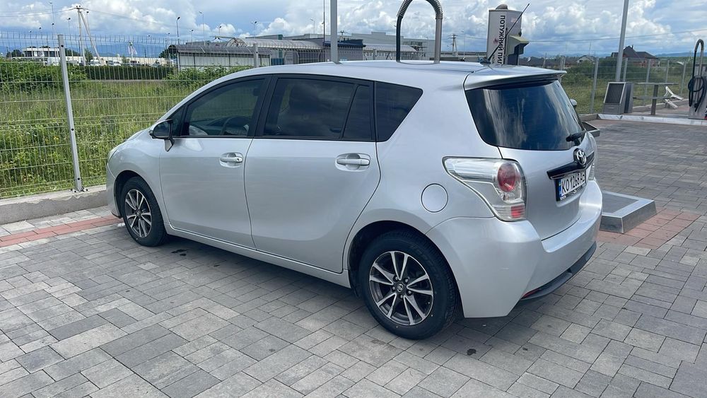 Тойота версо 2014рік