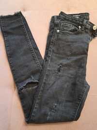 Rurki jeansy w dziury w rozmiarze XS