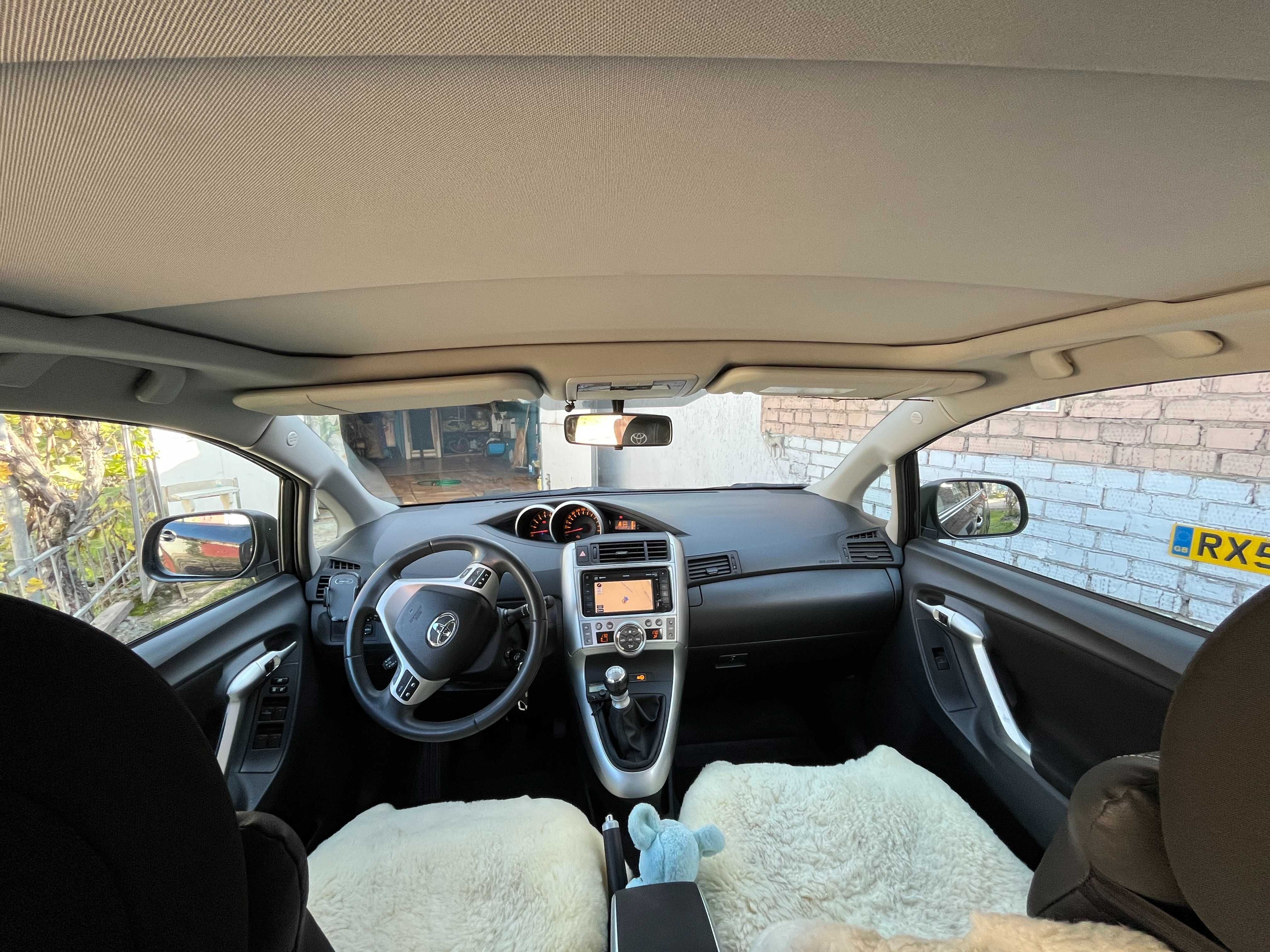 Проадам автомобіль Toyota Verso