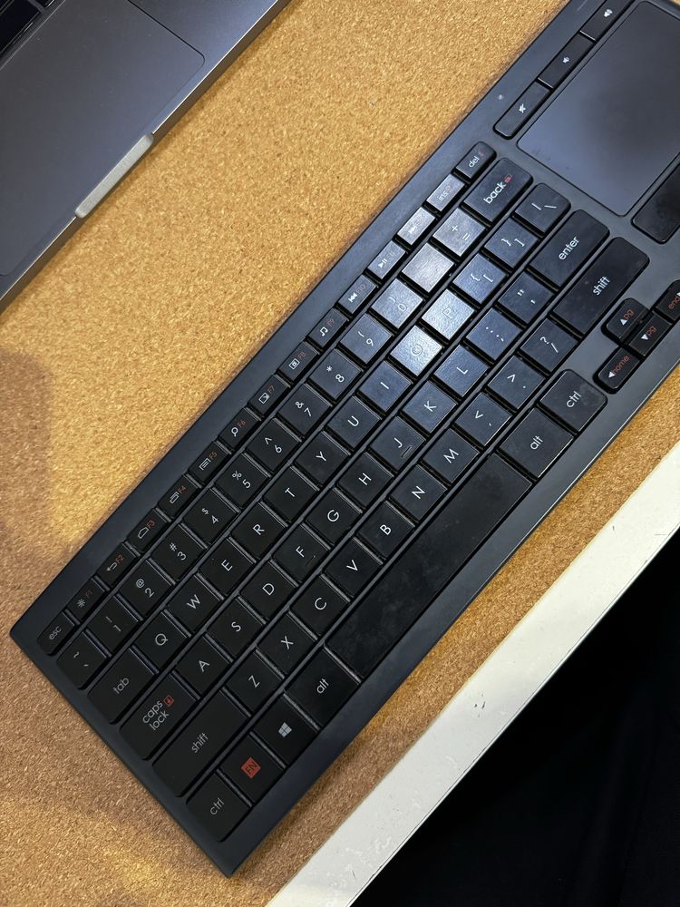 Teclado logitech K830