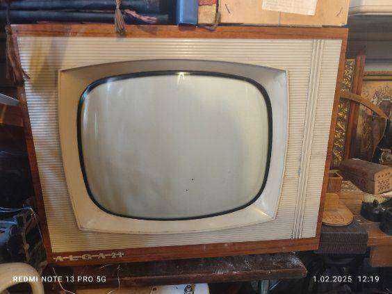 PRL stary telewizor Alga 21