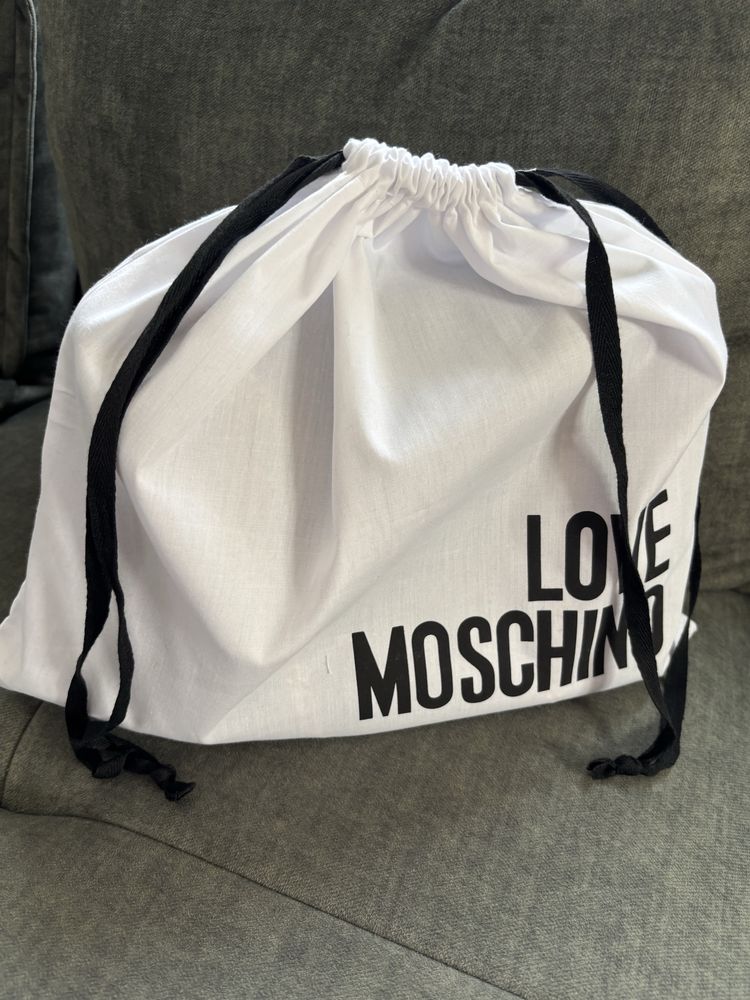 Moschino bag torebka listonoszka czarna złoty łańcuszkowy pasek