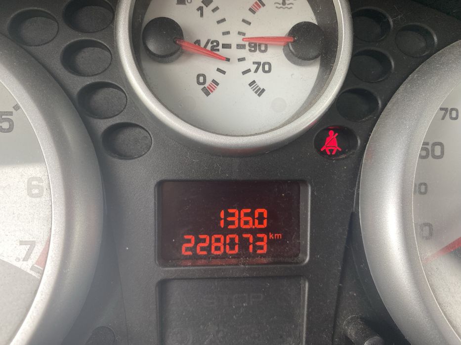 Peuheot 207 1.4 бензин