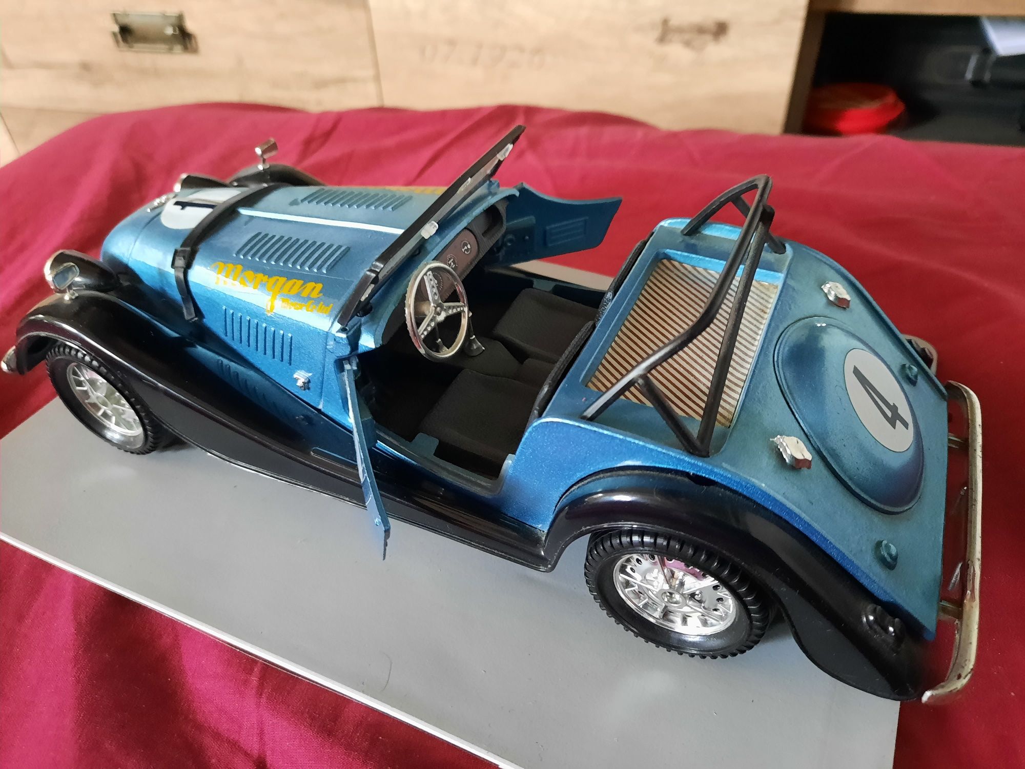 Auto Samochód Kolekcjonerski Morgan Plus 8 Polistil Tonka 1:18