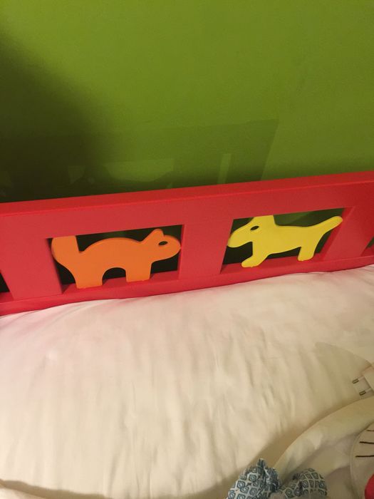 Cama criança KRITTER - 2 colchões VYSSA - mesa e 3 cadeiras