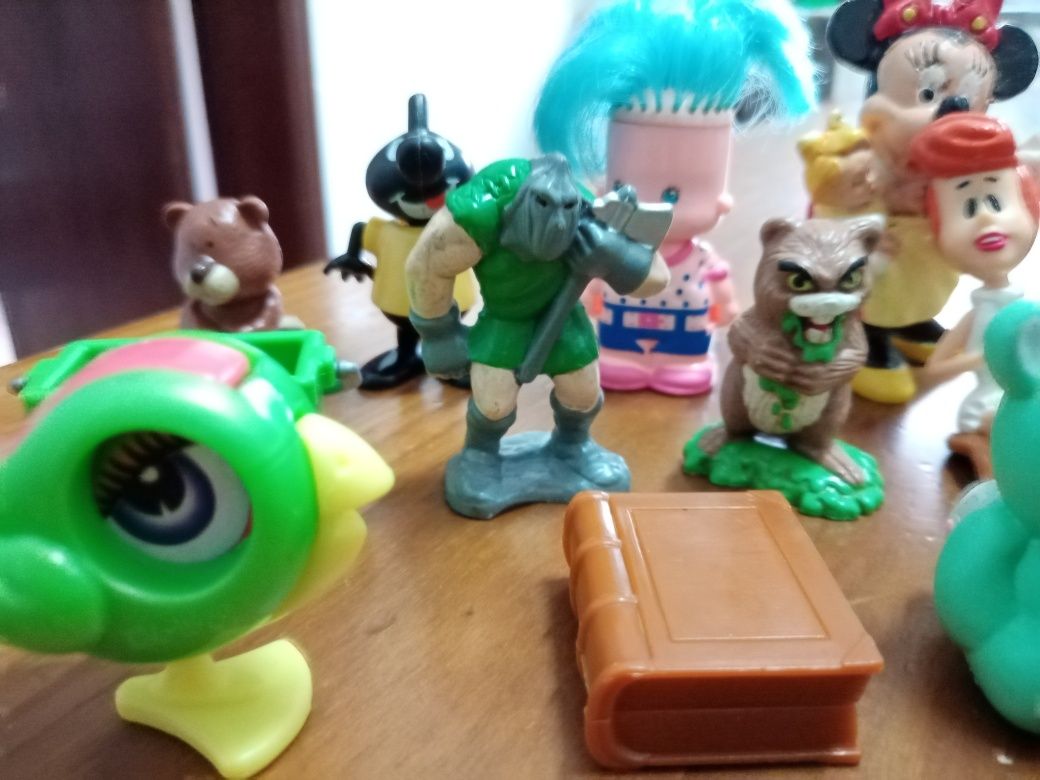 Vendo vários bonequinhos