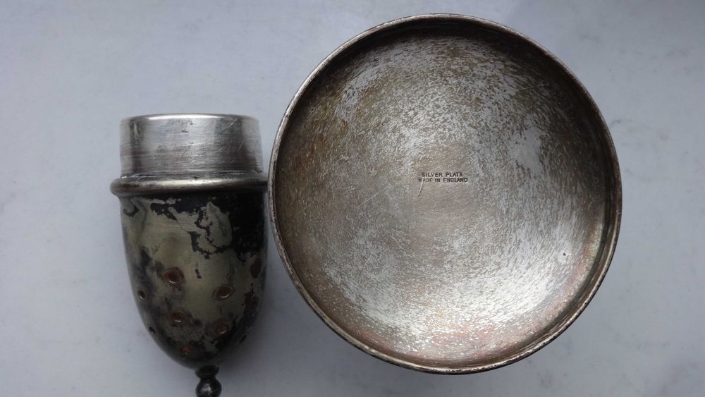 Bardzo stara duża angielska solniczka.