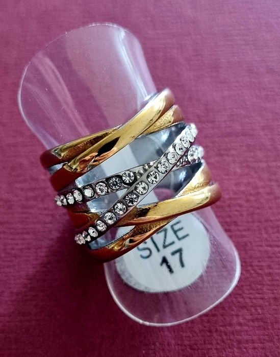 Anel bicolor, em aço, com 2 fiadas de zirconias cruzadas. T17