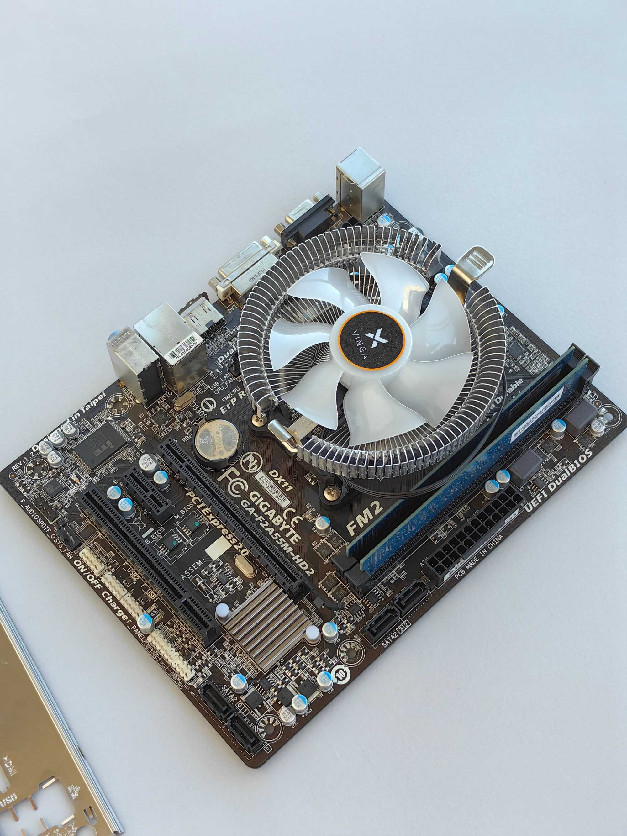 Комплект Gigabyte GA-F2A55M-HD2 sFM2 + AMD A4-5300 3.6 GHz + DDR3 4 GB