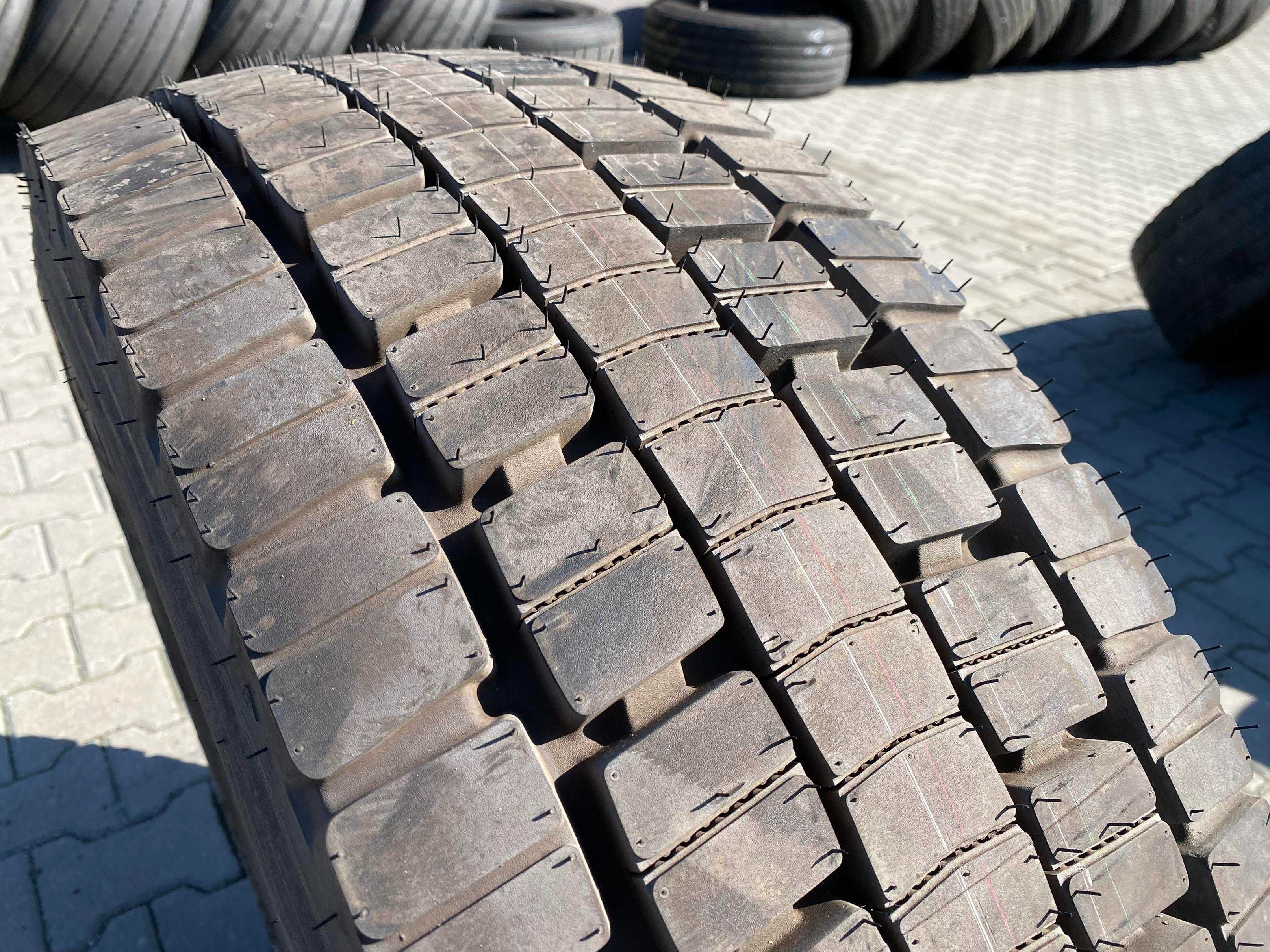 Opona 295/60R22.5 DUNLOP SP444 Napędowa 100% Bieżnika