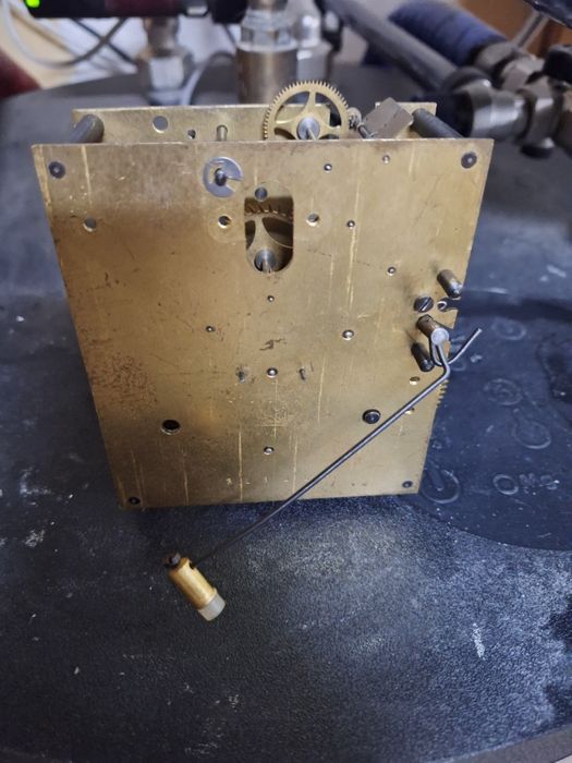 Stary mechanizm zegara Metron