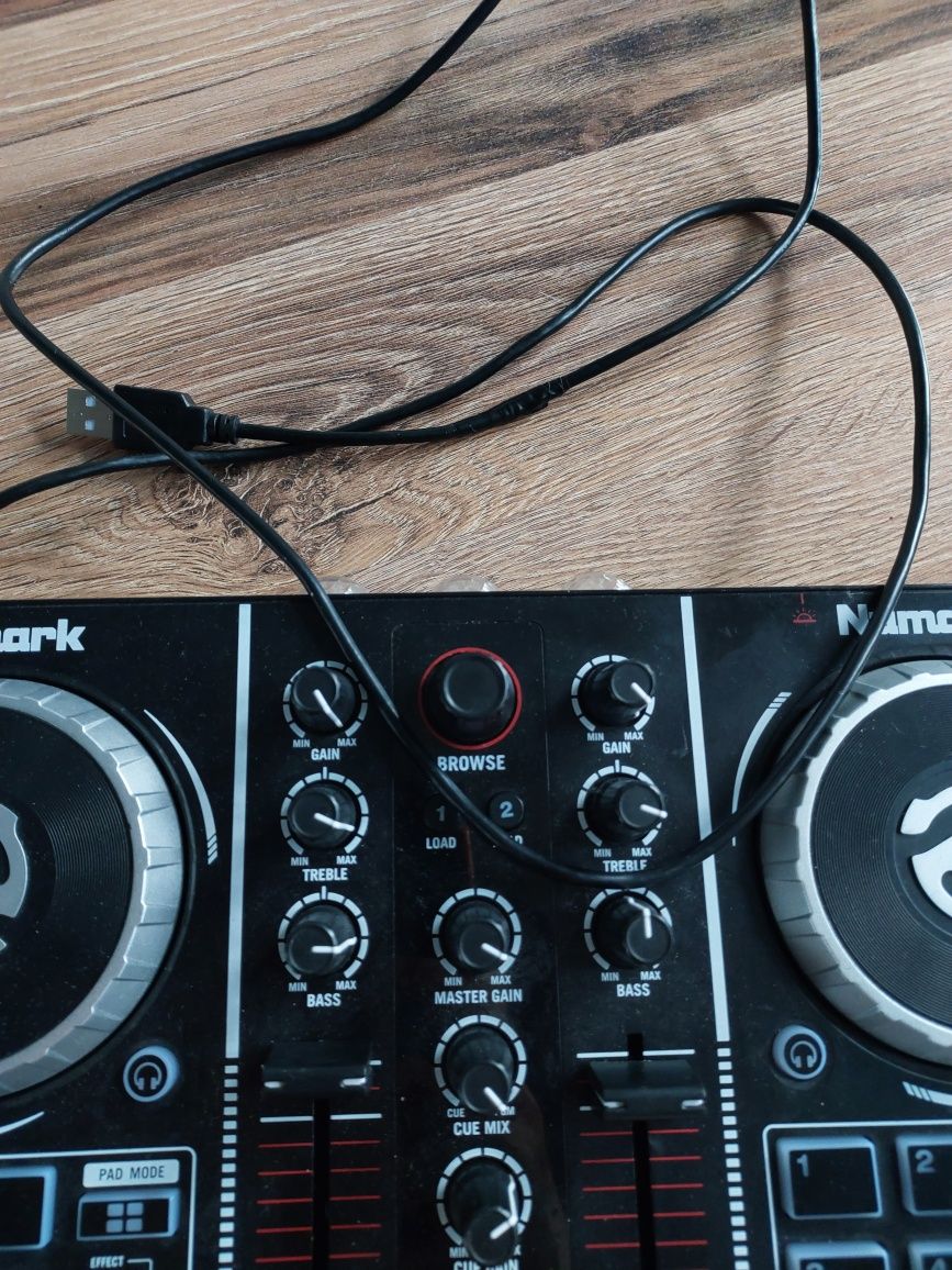Numark party mix kontroler dj-ka