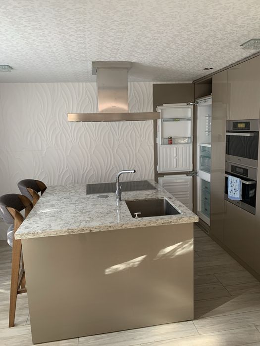 Продається стильний двоповерховий будинок