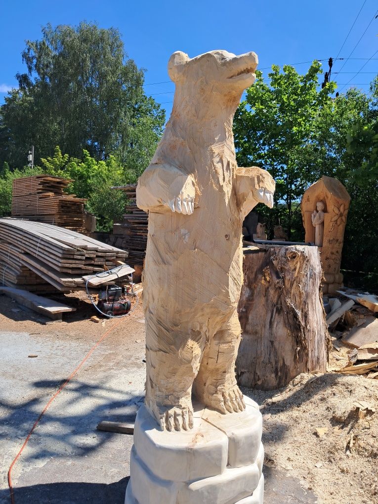 Niedźwiedź rzeźba z drewna