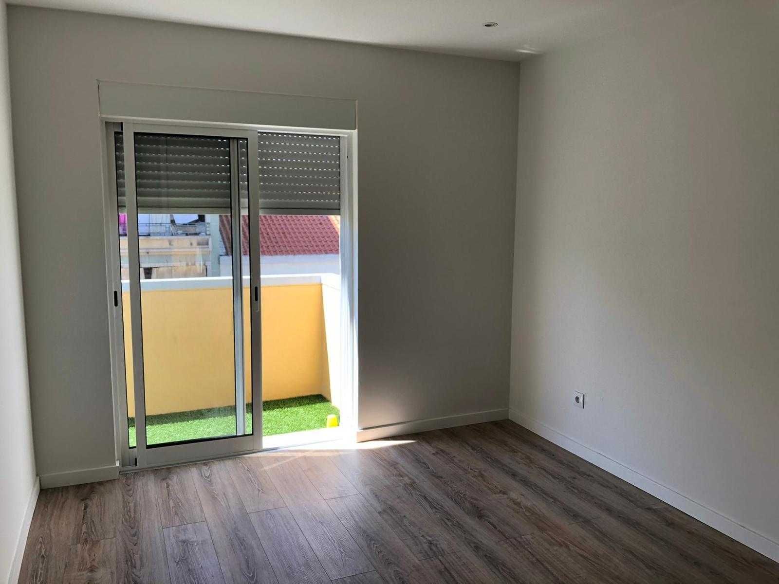 T2 Remodelado com Varanda no Lavradio – Barreiro| Disponível em Agosto