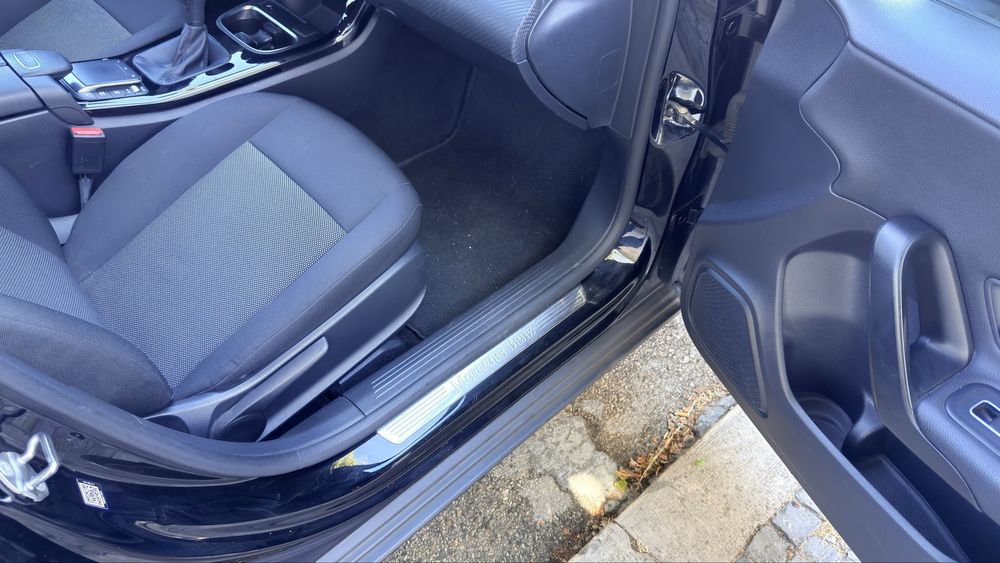 Vendo Mercedes-Benz Classe A 160, versão gasolina de 2020