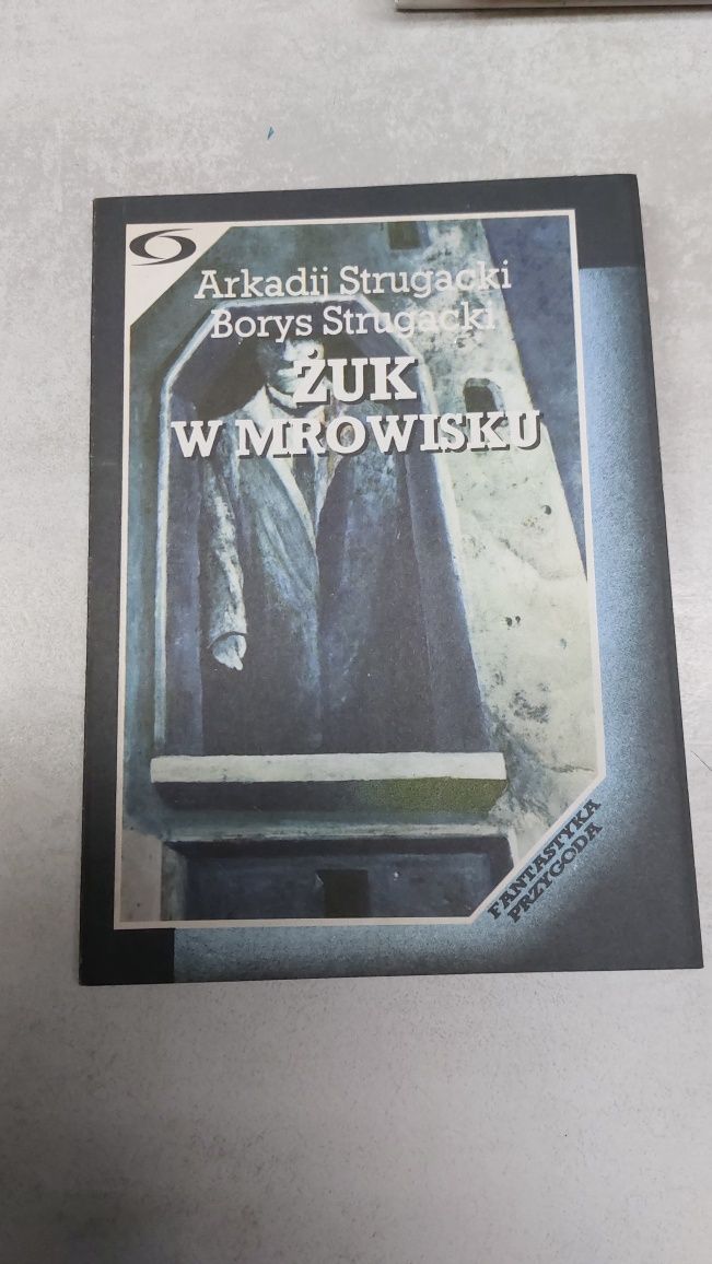 Żuk w mrowisku. Arkadij Strugacki, Borys Strugacki