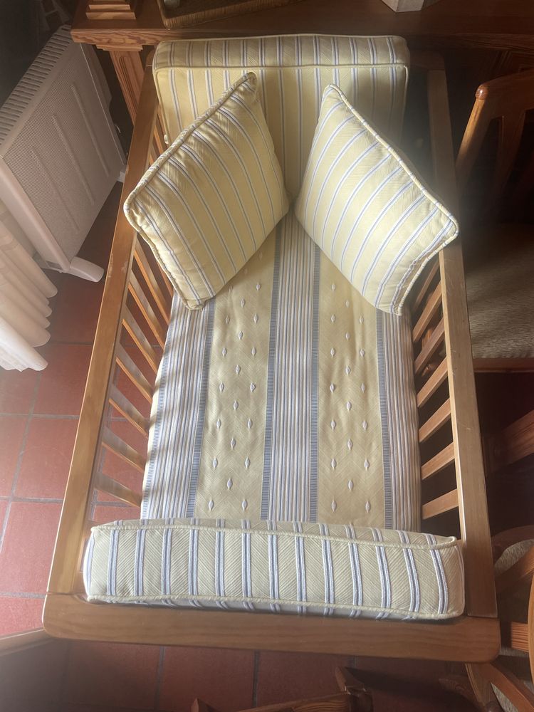 Cama de bebe em madeira medida 1,30x0,73 com colchao