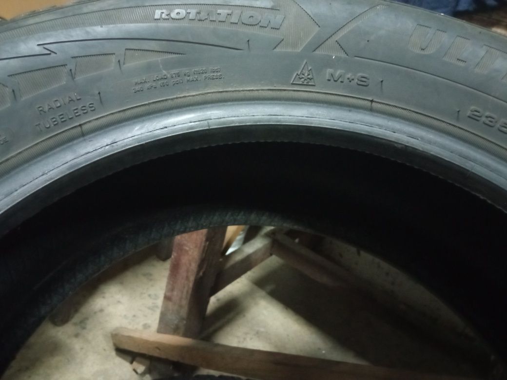 Гума зимова GOODYEAR 235/55 R17