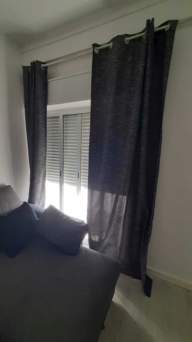 Cortinados pretos e brancos