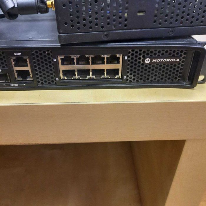 Motorola RFS-6010 бездротовий контролер  + Motorola AP 650 (5шт)