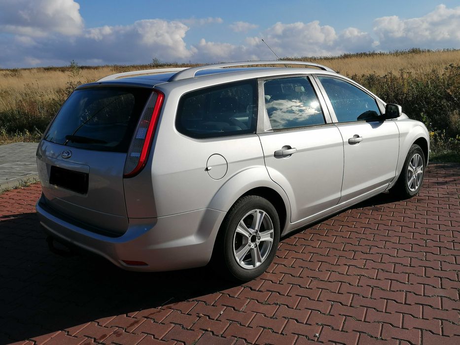 Ford Focus 2010r      1.6 Benzyna 100 KM