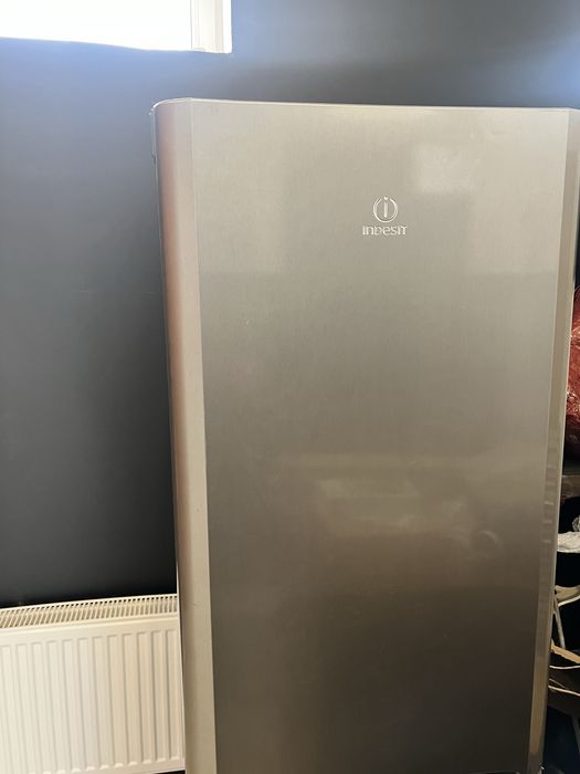 Lodówka Indesit BIAAA13 na części lub w całości .