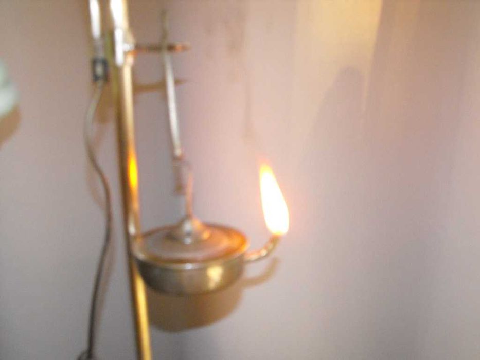 Mosiężna lampka oliwna/kaganek.