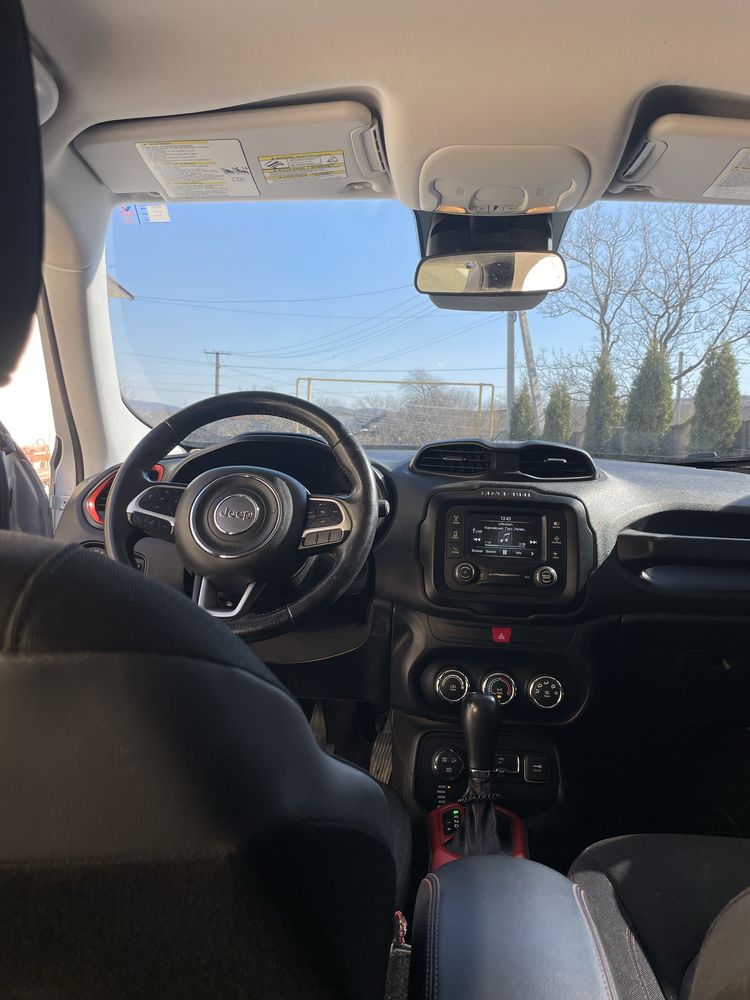 Jeep renegade 2017 року