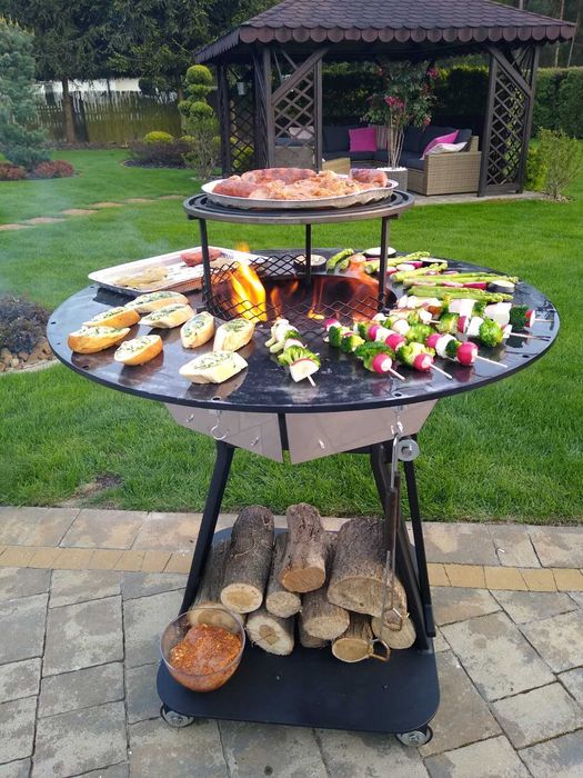 Grill ogrodowy okrągły.