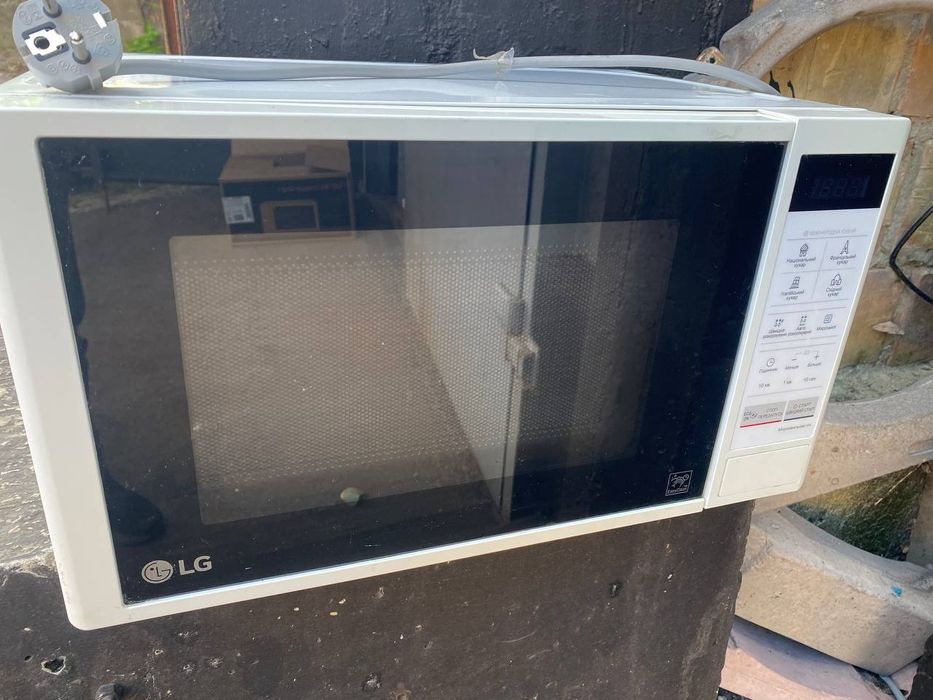 LG MS 2042D   мікрохвильова піч на розборку