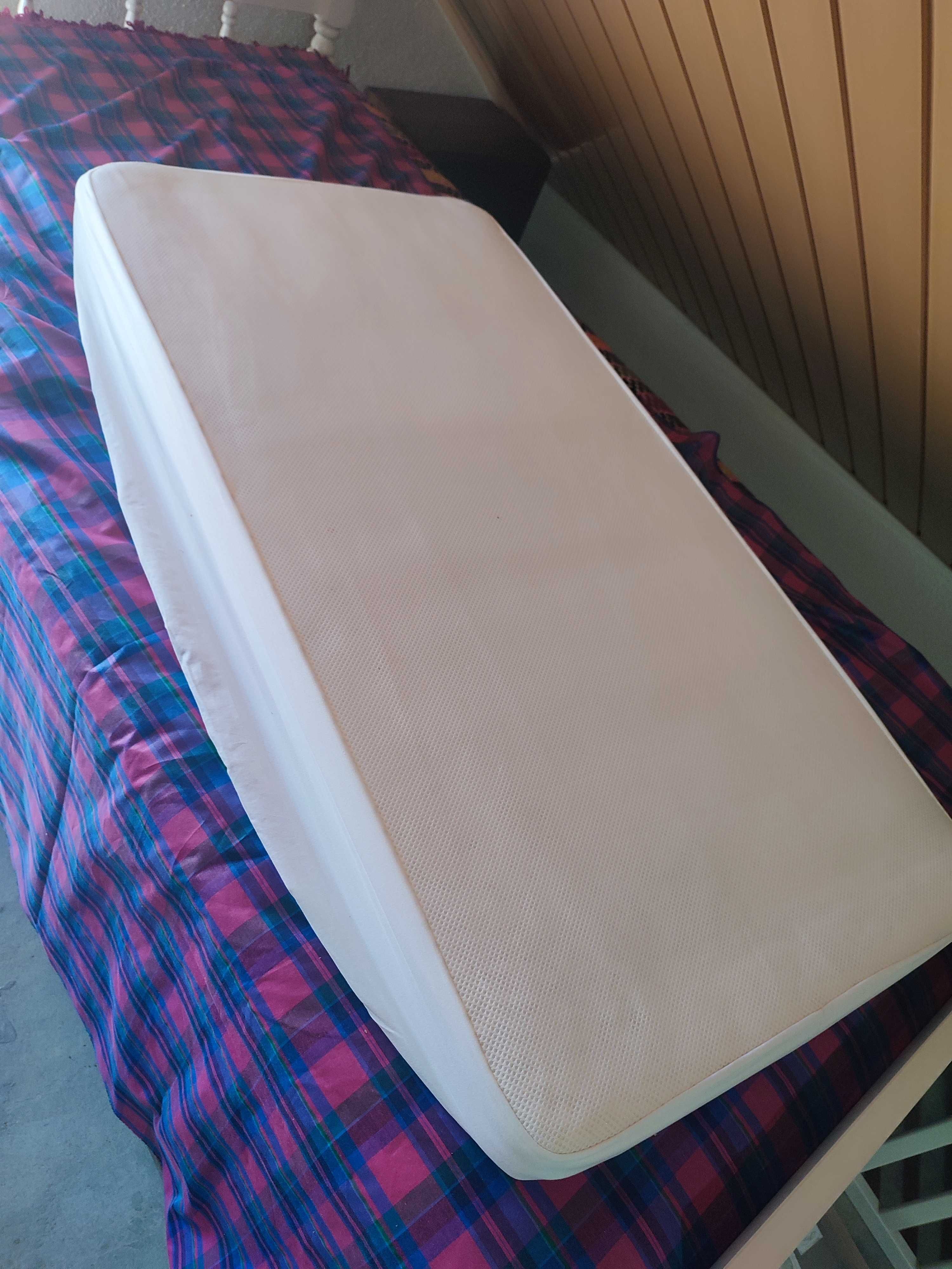 Berço IKEA e colchão