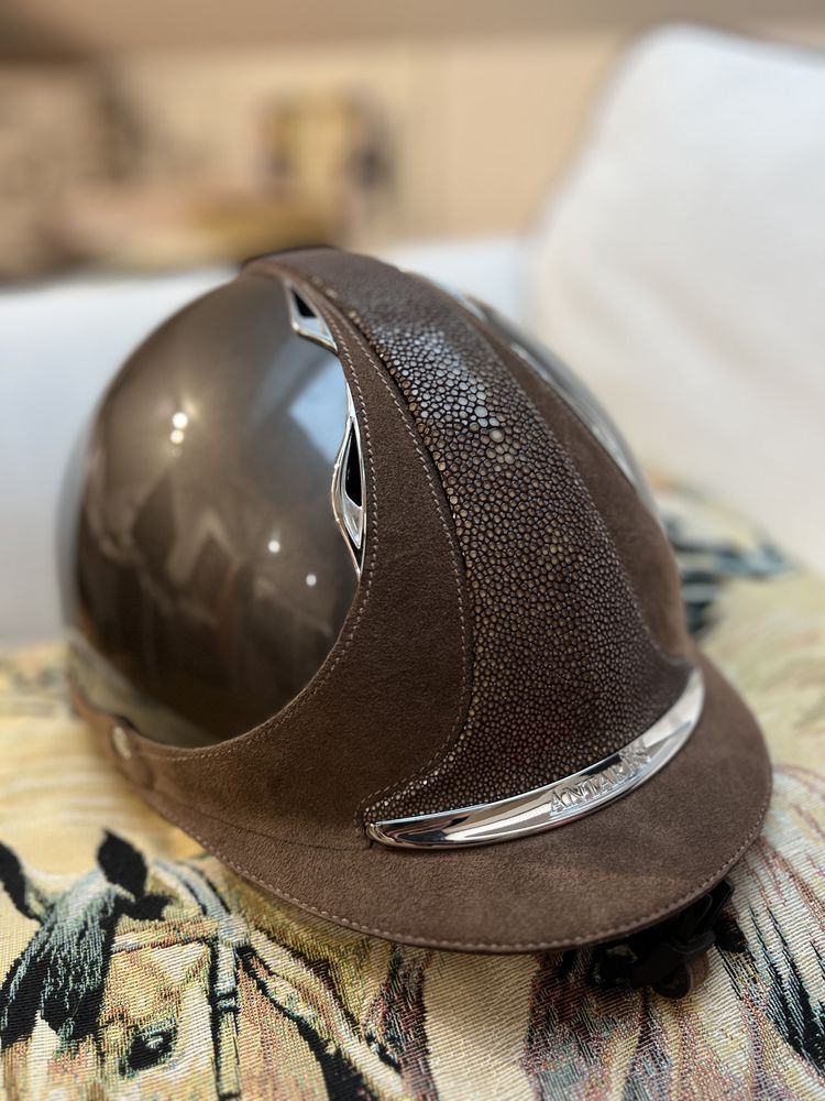 Antares śliczny kask jeździecki skorupa M wkładka 57