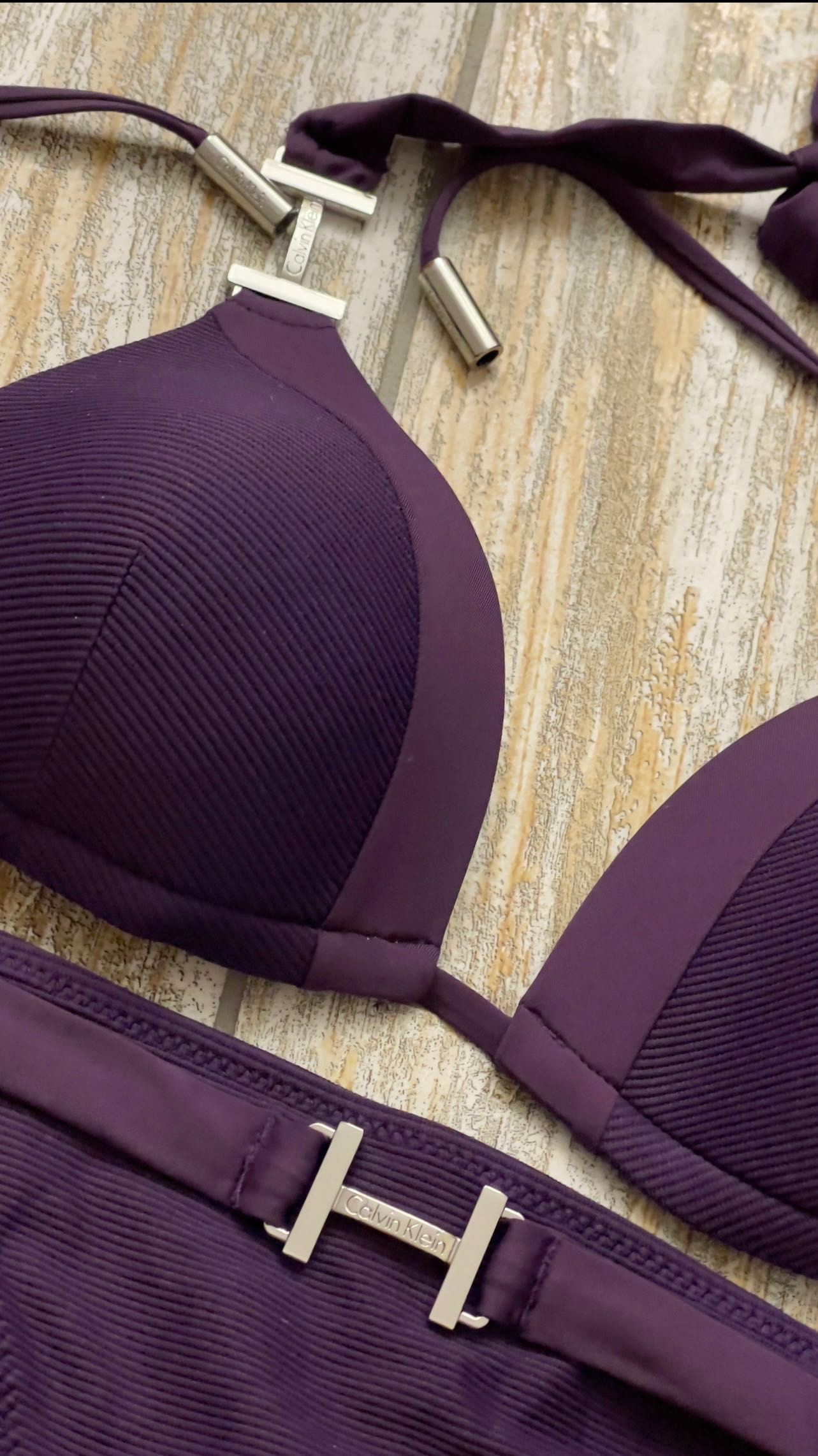 Крутий сливовий купальник tommy hilfiger s-m 32c -70c.