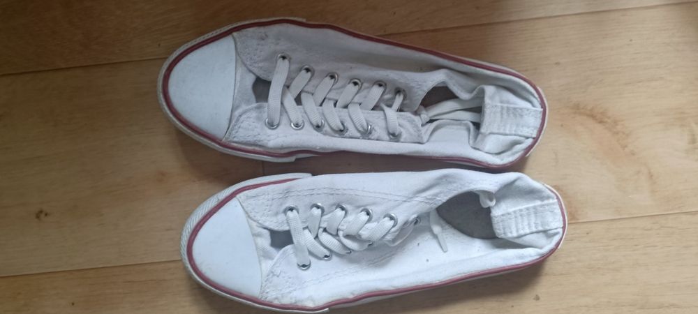 Віддам безкоштовно взуття