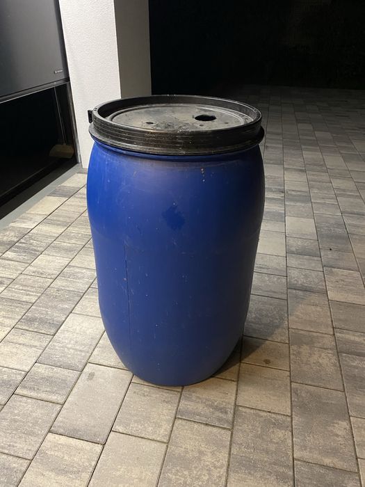 Beczka plastikowa 200L