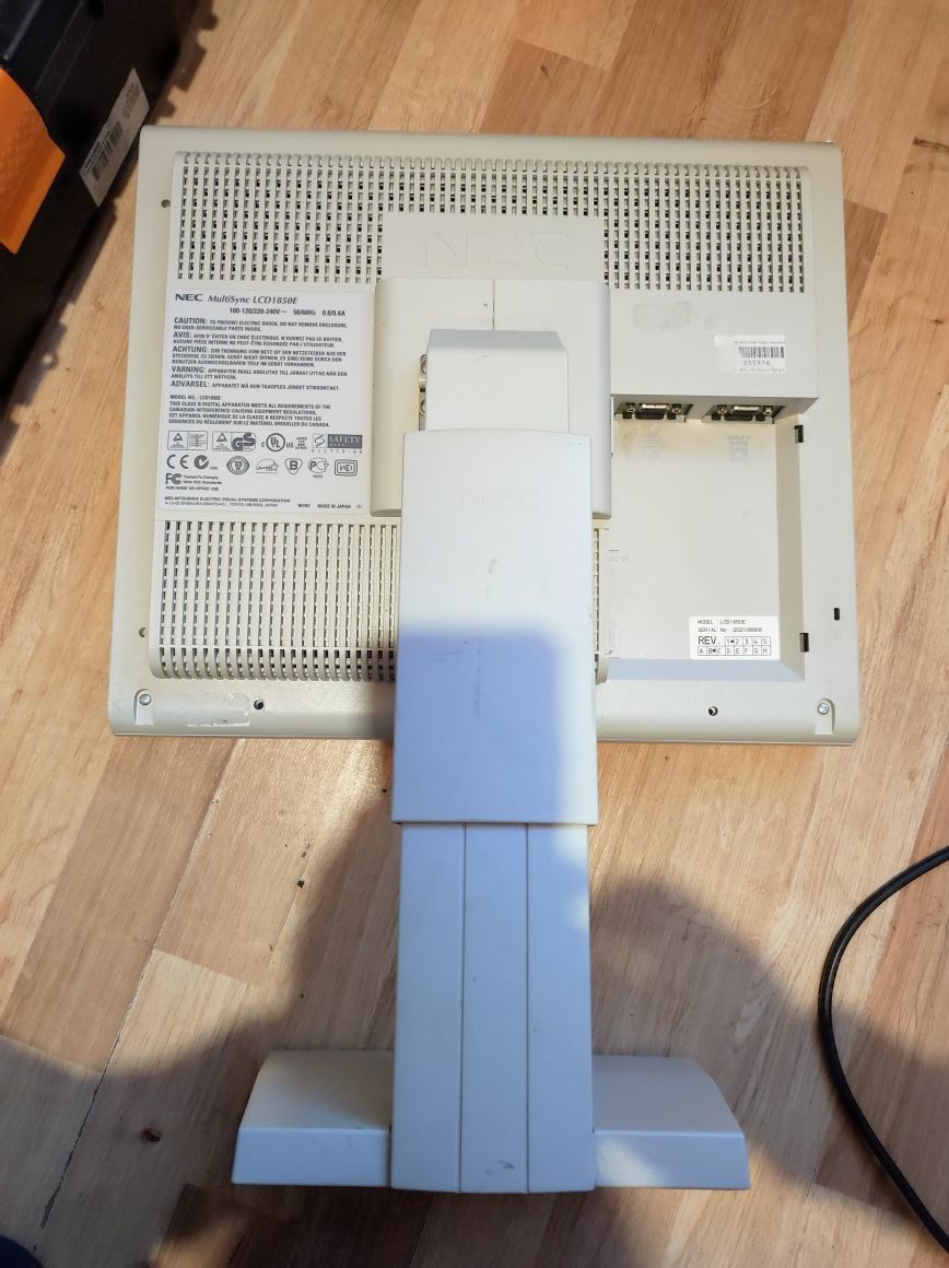 Monitor NEC 1850E sprawny ze skazą