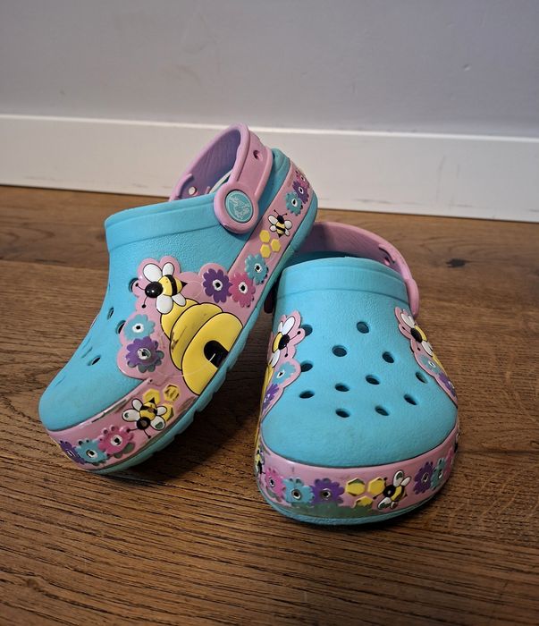 Crocs c11 świecące kwiaty pszczólka 28-29 niebieskie ze światełkami